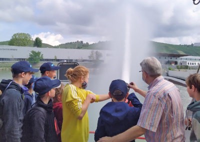 Spaß an der Wasserspritze. (Bild: Armin Burkhardt)