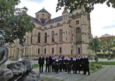 Eine Sangesgruppe vor der Matthäuskirche (Bild: Armin Burkhardt)