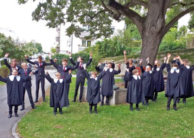 Sängergruppe vor der Erlöserkirche (Bild: Christoph Elsner)