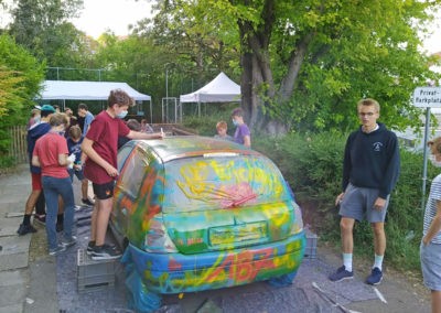 Die letzten Liter Farbe werden gekonnt platziert. (Bild: Armin Burkhardt)