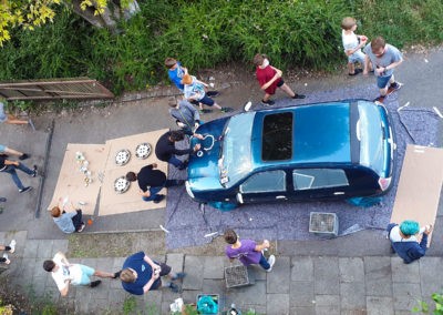 Ein besonderes Programm für die Oldies: bemalen eines Autos (Bild: Jakob Würfel)