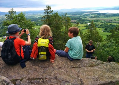 Nach dem Aufstieg hat man sich den Ausblick aber auch verdient! (Bild: Courtney Gayle Ives)