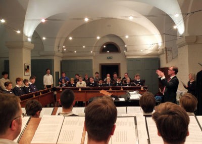 Probe im "Choir Practice Room" in der Krypta der St. Paul´s Cathedral (Bild: Martina Schwellnuß)