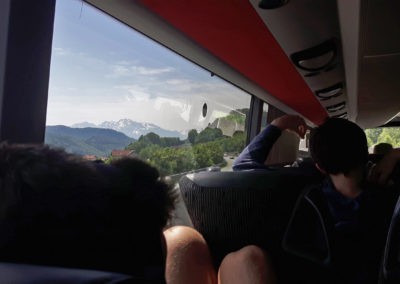 Busfahrt in Richtung Salzburg vor alpiner Kulisse. (Bild: Jakob Würfel)