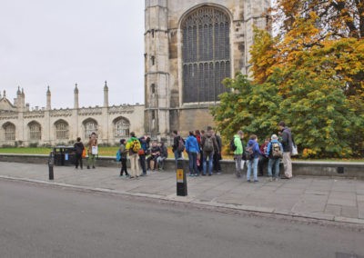 Gleich geht´s rein ins King´s College. (Bild: Martina Schwellnuß)