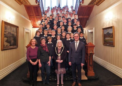 Offizielles Gruppenbild mit Lord Mayor, Chor und Chorleitung (Bild: Martina Schwellnuß)